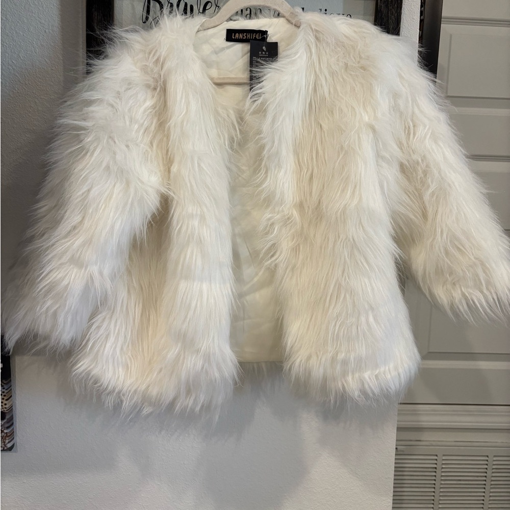 Lanshifei White Faux Fur Jacket Medium 20”x 22” L